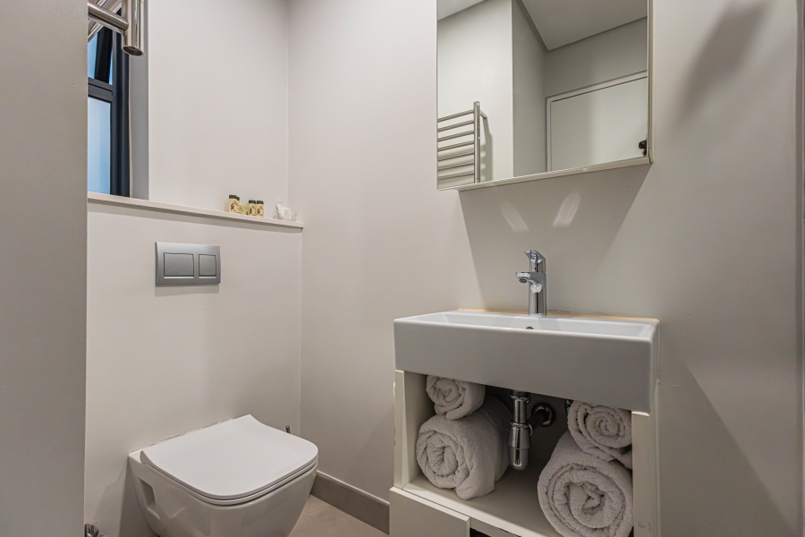 1 Bedroom Property for Sale in Sea Point Western Cape